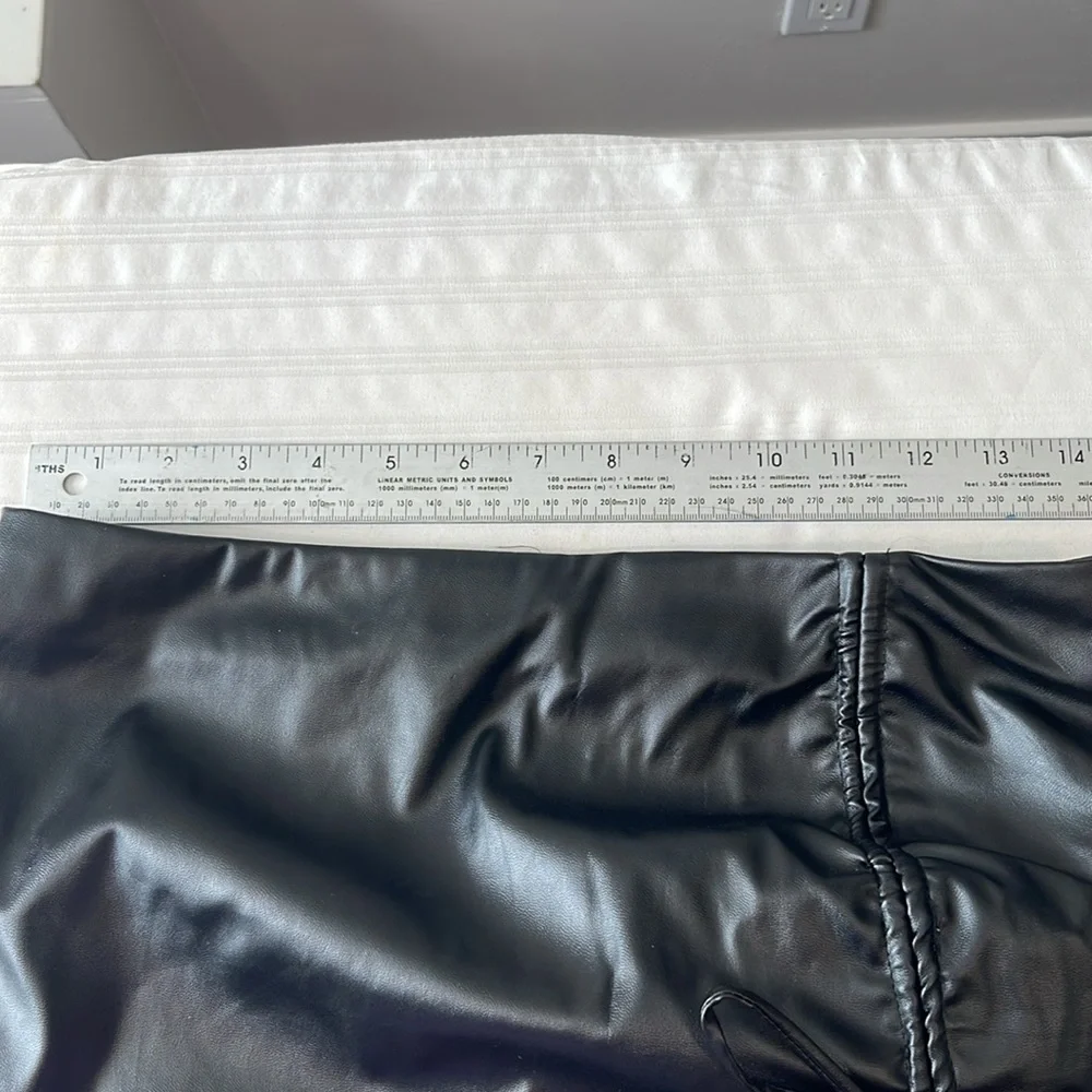 Cider, Edgy style, faux leather black mini skirt - Picture 6 of 7